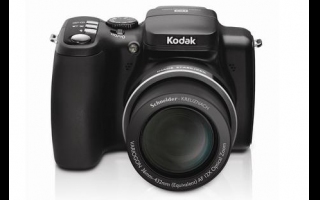 Die Easy Share Z812 IS gehört zu den Superzoom-Modellen von Kodak. Sie hat einen 12-fach optischen Zoom und eine Brennweite von 36 bis 432 Millimetern. Außerdem besitzt sie einen 8,2-Megapixel-Sensor und einen optischen Bildstabilisator. Die Kamera kann Fotos im 4:3-, 3:2- oder 16:9-HD-Format und HD-Videos mit 720p aufzeichnen. Ab August, Preis: 319 Euro.