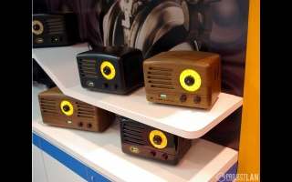 Hier findet ihr Bilder zu den ausgestellten Audio-Produkten der Internationalen Funkausstellung in Berlin. Darunter sind namhafte Hersteller wie Creative Labs, Harman-Kardon, JBL, Terratec und Logitech.