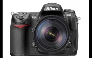 Die digitale Spiegelreflexkamera D300 von Nikon ist ein Profigerät und dabei handlich und kompakt. Zur Ausstattung gehören eine Auflösung von 12,3 Megapixeln, eine schnelle Bildfolge von sechs Fotos pro Sekunde und ein Sensorreinigungssystem. Sie ist lichtempfindlich bis ISO 3200 und kann Bilder per WLAN übertragen. Ab November, Preis: 1829 Euro.