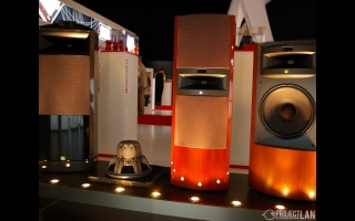 Hier findet ihr Bilder zu den ausgestellten Audio-Produkten der Internationalen Funkausstellung in Berlin. Darunter sind namhafte Hersteller wie Creative Labs, Harman-Kardon, JBL, Terratec und Logitech.