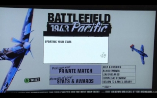 Mit Hilfe der Frostbite-Engine wird man in Battlefield 1943 in den Zweiten Weltkrieg katapultiert. Bis zu 24 Spieler können auf klassischen und tropischen Multiplayer-Maps wie Wake Islands, Guadalcanal und Iwo Jima gegeneinander kämpfen. Dabei soll die bekannte Online-Erfahrung, für die die DICE Studios bekannt sind, nicht vernachlässigt werden.