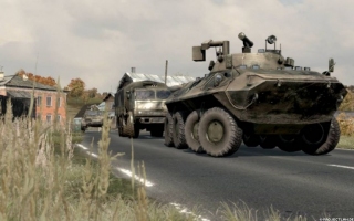 ARMA 2 bietet eine weitverzweigte Kampagne, die du als Spieler vorantreibst und durch deine Entscheidungen beeinflusst. Gewinne das Vertrauen einer bevorzugten Kriegspartei - oder spiele diese gegen eine andere aus. Deine Wahl wird die Zukunft des Landes verändern. Du kannst darüber entscheiden, welche Fraktion an die Macht kommt oder ob überhaupt keine siegreich sein wird. Wirst du einen stabilen Frieden etablieren können? Oder einen noch schlimmeren Krieg auslösen?