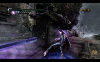 Wie Sega stolz verkündet, wurde das bereits in Japan veröffentlichte Bayonetta auf der Xbox 360 von der Famitsu mit 40 von 40 Punkten bedacht - eine Wertung, die das seit 1986 bestehende Magazin bisher nur elf anderen Spielen zuteil werden ließ. Die nicht von Platinum Games, sondern von Sega selbst produzierte PS3-Umsetzung musste sich mit immer noch beachtlichen 38 von 40 Punkten zufrieden geben.