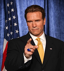 Gouverneur Schwarzenegger will Cybermobber der Schule verweisen