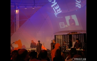 Mit einer glanzvollen Gala wurde am 30. August 2007 im Berliner Palais am Funkturm die IFA 2007 eröffnet. In exklusivem Ambiente feierten rund 600 geladene Gäste aus Politik, Wirtschaft und Entertainment.