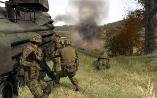 ARMA 2 bietet eine weitverzweigte Kampagne, die du als Spieler vorantreibst und durch deine Entscheidungen beeinflusst. Gewinne das Vertrauen einer bevorzugten Kriegspartei - oder spiele diese gegen eine andere aus. Deine Wahl wird die Zukunft des Landes verändern. Du kannst darüber entscheiden, welche Fraktion an die Macht kommt oder ob überhaupt keine siegreich sein wird. Wirst du einen stabilen Frieden etablieren können? Oder einen noch schlimmeren Krieg auslösen?