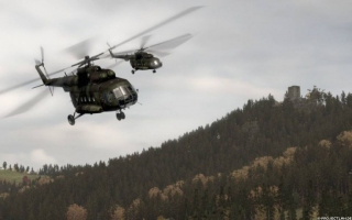 ARMA 2 bietet eine weitverzweigte Kampagne, die du als Spieler vorantreibst und durch deine Entscheidungen beeinflusst. Gewinne das Vertrauen einer bevorzugten Kriegspartei - oder spiele diese gegen eine andere aus. Deine Wahl wird die Zukunft des Landes verändern. Du kannst darüber entscheiden, welche Fraktion an die Macht kommt oder ob überhaupt keine siegreich sein wird. Wirst du einen stabilen Frieden etablieren können? Oder einen noch schlimmeren Krieg auslösen?