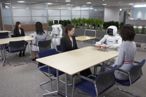 Roboter Asimo zum Schiedsrichter befördert