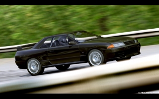 Dieser Meilenstein des Rennsport-Genres ermöglicht es jedem, den Nervenkitzel am Lenkrad der exotischsten und außergewöhnlichsten Autos der Welt zu spüren. Im realistischsten Rennerlebnis aller Zeiten übernehmen Sie die Kontrolle über mehr als 400 der begehrtesten Autos auf über 100 berühmten und real existierenden Rennstrecken und Straßenkursen rund um die Welt. „Forza Motorsport 3“ verfügt neben atemberaubender HD-Grafik und der realistischsten Fahrzeugdarstellung eines Videospiels auch über eine große Anzahl von Fahrhilfen und anpassbaren Schwierigkeitsstufen. Dadurch wird das Spiel zu einem packenden „Disc-einlegen-und-losfahren“-Erlebnis für Spieler aller Alters- und Fähigkeitsstufen.