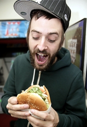 Cheeseburger aus der Dose für Gamer