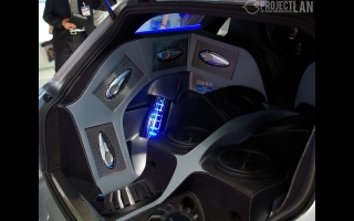 Auch Autos und Car-Tuning sind ein großes Thema auf der Internationalen Funkausstellung in Berlin. In dieser Galerie findet ihr alles, was des deutschen liebstes Kind betrifft - von der JBL-Endstufe bis zum Navigationsgerät.