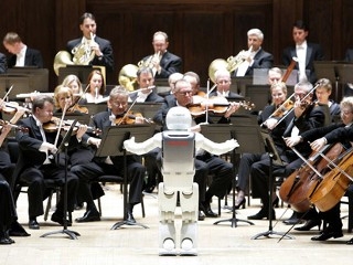 Hondas Roboter „Asimo“ dirigiert das Detroit Symphony Orchester